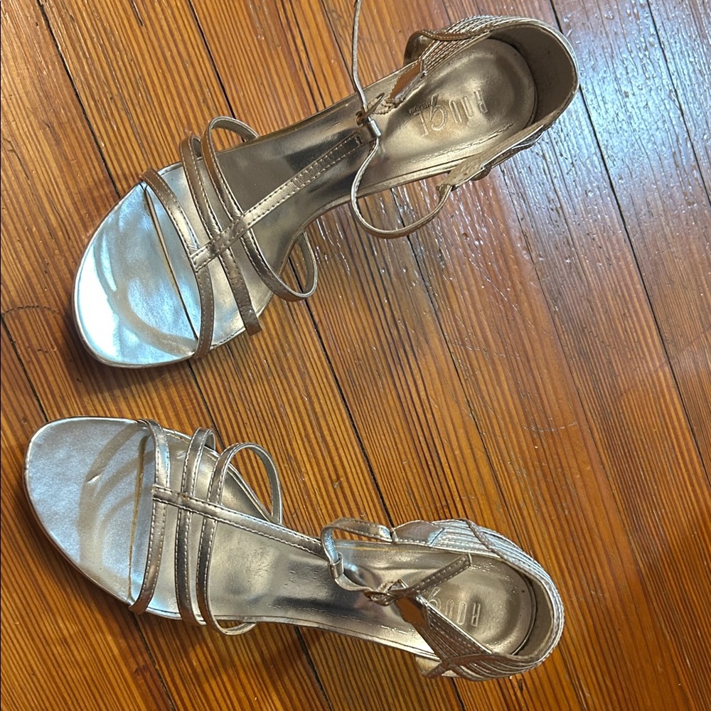 Rouge Helium Metallic Silver Sandals